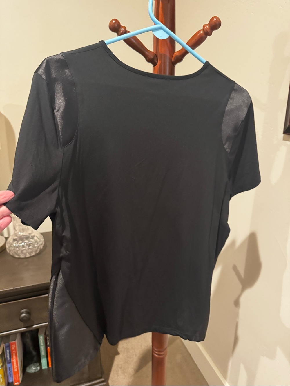 Anatomie Black Short-Sleeve Tee with Satin Shoulder Panels - Picture 5 of 6